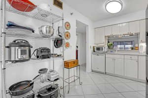 7290 Kinghurst Drive 806, Delray Beach, FL 33446 - MLS#R11101932