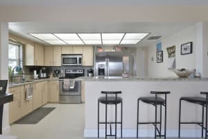 425 San Mateo Drive, Palm Springs, FL 33461 - MLS#R11101964