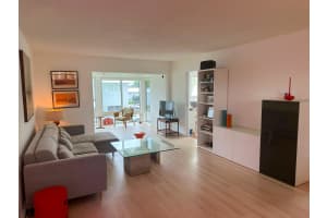 17 Colonial Club Drive 305, Boynton Beach, FL 33435 Sold 11/06/25