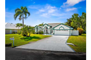 1104 Se Strathmore Drive, Port Saint Lucie