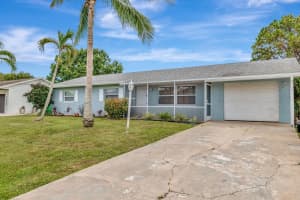 1234 SE Petunia Avenue, Port St Lucie, FL 34952 - MLS#R11102278