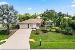 1107 Se Cambridge Drive, Port Saint Lucie