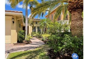 8240 NW 105th Ln Lane, Parkland, FL 33076 - MLS#R11102433