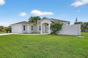 379 NW La Playa Street, Port Saint Lucie, FL 34983 - MLS#R11102483