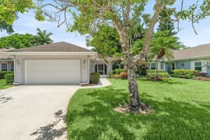 420 Hawthorne Lane, Vero Beach, FL 32962 Sold 08/27/25