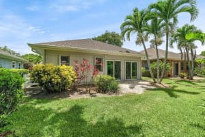 420 Hawthorne Lane, Vero Beach, FL 32962 Sold 08/27/25