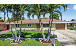 735 La Costa Way, Lantana