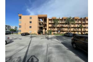 3050 Sunrise Lakes Drive E 123, Sunrise