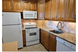 700 Village Green Court 303, Palm Springs, FL 33461 - MLS#R11103184