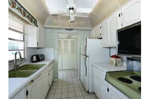 2 Golfs Edge F, West Palm Beach, FL 33417 - MLS#R11103208
