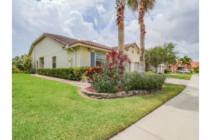 6325 Oxford Circle 101, Vero Beach