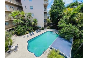 1120 99th Street 301, Bay Harbor Islands