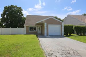 23 Peachtree Place, Boynton Beach, FL 33436 Sold 07/31/25