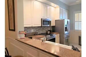 37 Harbour Isle 203 Drive E 203, Fort Pierce, FL 34949 - MLS#R11104043
