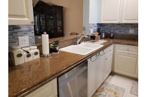 37 Harbour Isle 203 Drive E 203, Fort Pierce, FL 34949 - MLS#R11104043