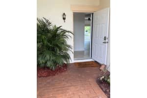 572 7th Square, Vero Beach, FL 32962 Sold 09/15/25