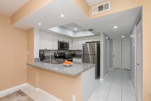 1530 Se Royal Green Circle 205, Port Saint Lucie