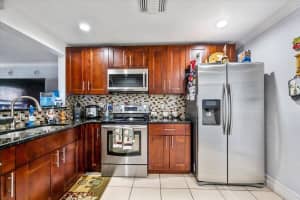 518 El Prado, West Palm Beach, FL 33405 Sold 08/08/25