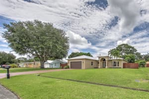 232 SE Verada Avenue, Port Saint Lucie, FL 34983 - MLS#R11104622