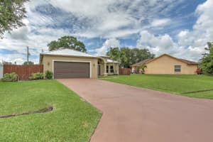 232 SE Verada Avenue, Port Saint Lucie, FL 34983 - MLS#R11104622