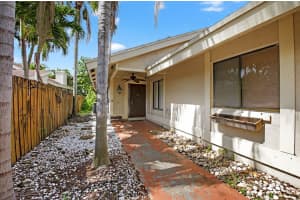 7576 E Sierra Terrace E, Boca Raton, FL 33433 - MLS#R11105240