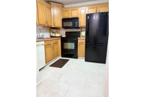 200 Village Green Circle E 310, Palm Springs, FL 33461 - MLS#R11105600