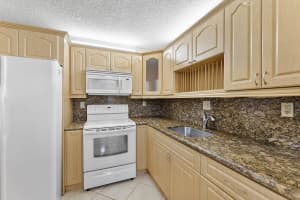 9440 Sw 8th Street 318, Boca Raton