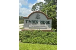 602 Centre Court SW 202, Vero Beach, FL 32962 - MLS#R11106137