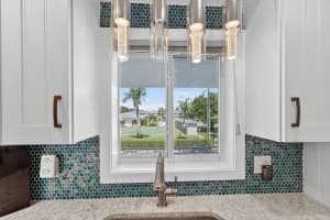 4 Westwood Avenue, Tequesta, FL 33469 - MLS#R11106240