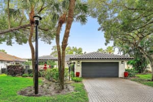 14 Oaks Lane, Boynton Beach