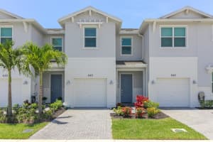 640 SE Lake Falls Street 640, Port Saint Lucie, FL 34984 - MLS#R11106401