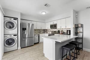1596 Shaker Circle, Wellington