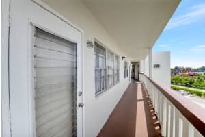 425 Southampton B 425, West Palm Beach, FL 33417 - MLS#R11106600