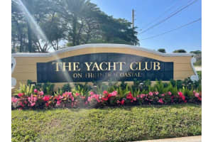 160 Yacht Club Way 109, Hypoluxo
