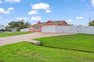 402 SW Seaflower Terrace, Port Saint Lucie, FL 34984 - MLS#R11106688
