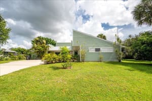 1000 Egret Avenue, Fort Pierce, FL 34982 - MLS#R11107004