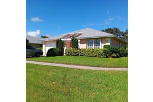 210 N Grove Isle Circle, Vero Beach