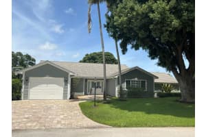 18 Holly Drive, Boynton Beach