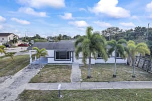 240 NW 5th Street, Deerfield Beach, FL 33441 - MLS#R11107245