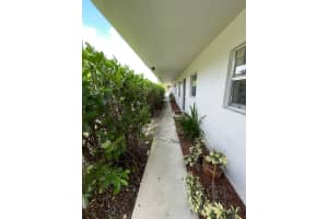 220 SW 8th Street 4, Fort Lauderdale, FL 33315 - MLS#R11107504
