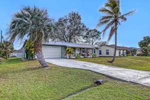 1925 SW Idaho Lane, Port Saint Lucie, FL 34984 - MLS#R11107544