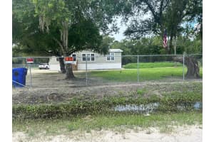 130 Ave Del Centro, Clewiston, FL 33440 - MLS#R11107663