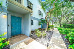 2717 S Oakland Forest Drive 102, Oakland Park, FL 33309 - MLS#R11107709