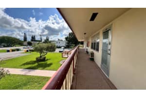 42 Sussex B, West Palm Beach, FL 33417 - MLS#R11107861