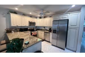 42 Sussex B, West Palm Beach, FL 33417 - MLS#R11107861