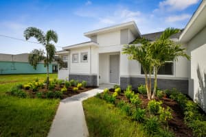 324 SW Columbus Drive, Port Saint Lucie, FL 34953 - MLS#R11107884