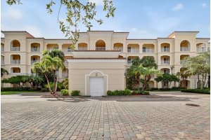 18 Harbour Isle Drive W 203, Hutchinson Island