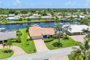 3422 SE Fairway W, Stuart, FL 34997 - MLS#R11108321