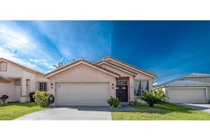 614 Lake Wellington Drive, Wellington