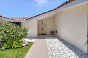 902 Foxpointe Circle, Delray Beach, FL 33445 - MLS#R11108754